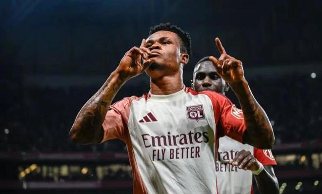 队和球员自 队和球员自