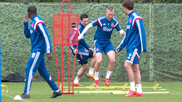 的带领下 的带领下